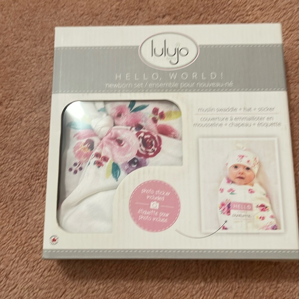 Hello world / new born set /swaddle/hat/sticker